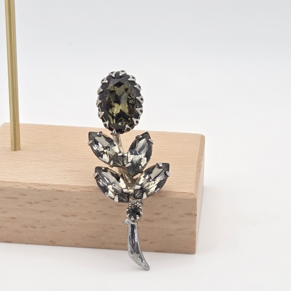 1940s Vintage Rhinestone Broach. - Picture 14 of 14